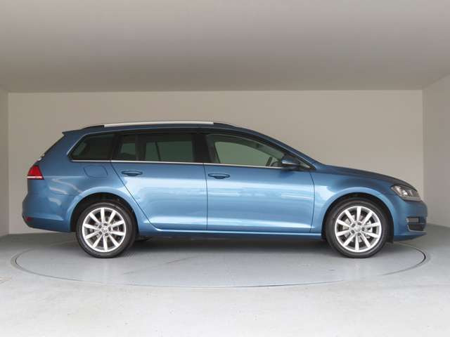 中古車 フォルクスワーゲン ゴルフヴァリアント Tsi ハイライン ブルーモーションテクノロジー の中古車詳細 39 000km ライトブルーメタリック 神奈川県 127 9万円 中古車情報 中古車検索なら 車選びドットコム 車選び Com