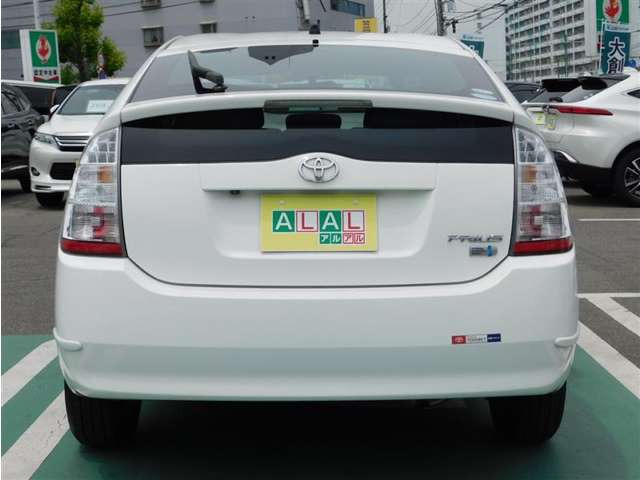 中古車 トヨタ プリウス 1 5 S の中古車詳細 25 000km ホワイト 広島県 46 2万円 中古車情報 中古車検索なら 車 選びドットコム 車選び Com