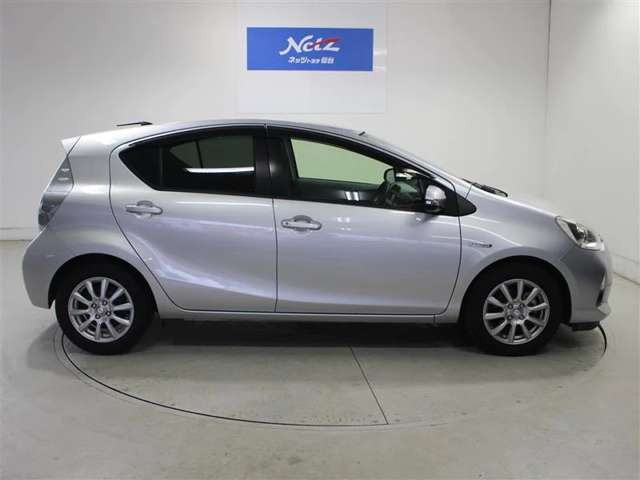 中古車 トヨタ アクア 1 5 S の中古車詳細 85 000km シルバーメタリック 宮城県 50万円 中古車情報 中古車検索なら 車 選びドットコム 車選び Com