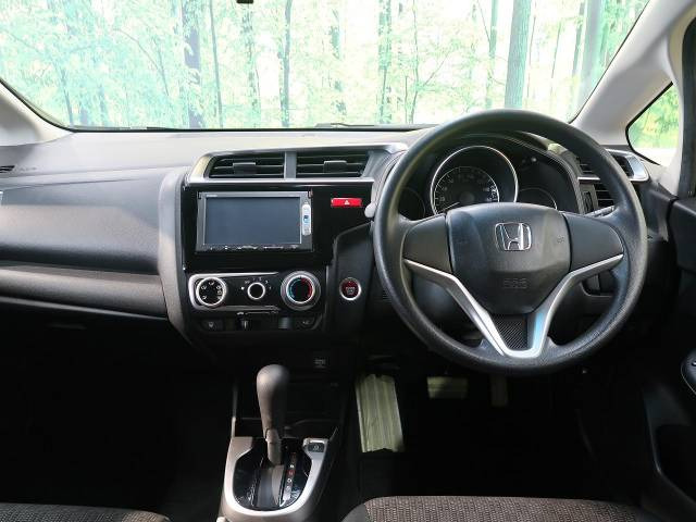 中古車 ホンダ フィット 1 3 13g Fパッケージ の中古車詳細 10 213km アラバスターシルバー メタリック 栃木県 56 9万円 中古車情報 中古車検索なら 車選びドットコム 車選び Com