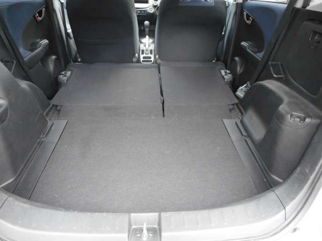 中古車 ホンダ フィット 1 3 G 4wd の中古車詳細 26 000km シルバー 岩手県 38万円 中古車情報 中古車検索なら 車選びドットコム 車選び Com