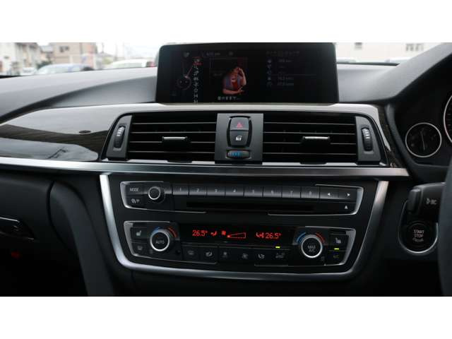 中古車 Bmw 3i 3i ラグジュアリー の中古車詳細 45 000km シルバー 埼玉県 149万円 中古車情報 中古車検索なら 車選びドットコム 車選び Com