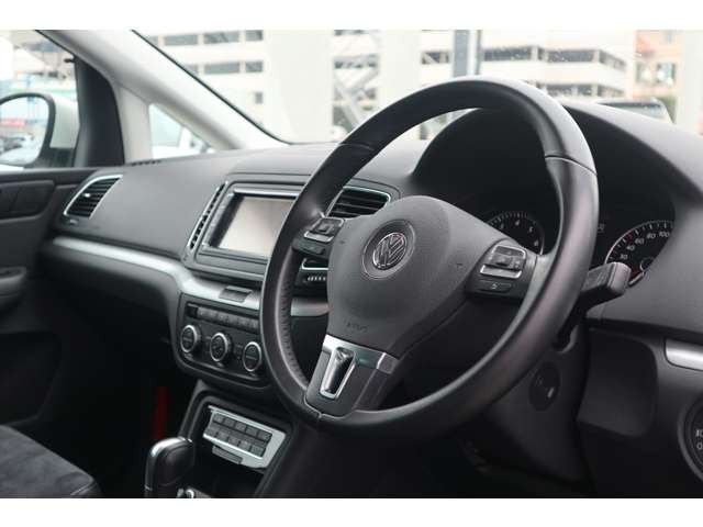 中古車 フォルクスワーゲン シャラン Tsi ハイライン の中古車詳細 69 000km ホワイト 岡山県 158万円 中古車情報 中古車 検索なら 車選びドットコム 車選び Com