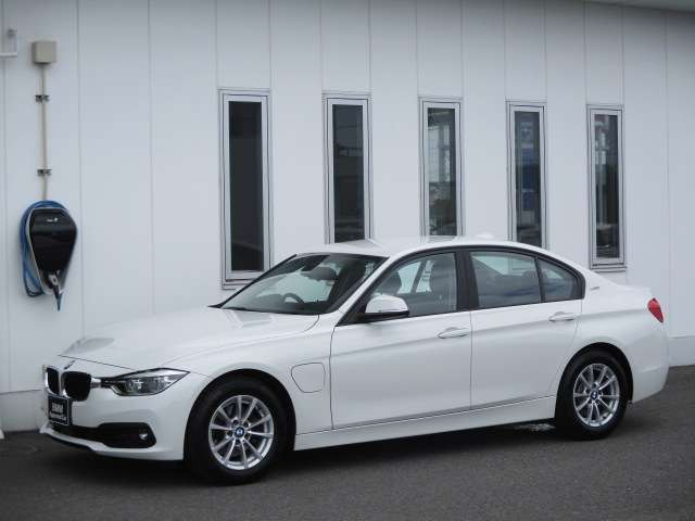 中古車 Bmw 330e の中古車詳細 32 000km ホワイト 徳島県 248万円 中古車情報 中古 車検索なら 車選びドットコム 車選び Com
