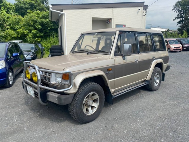 中古車 三菱 パジェロ 3 0 ミッドルーフワイド スーパーエクシード 4wd 1ナンバー登録サンルーフ の中古車詳細 159 000km ゴールドツートン 大分県 98万円 中古車情報 中古車検索なら 車選びドットコム 車選び Com