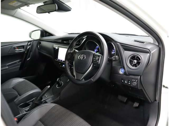 中古車 トヨタ オーリス 1 8 ハイブリッド の中古車詳細 41 000km パールメタリック 大阪府 158万円 中古車情報 中古車検索なら 車選びドットコム 車選び Com