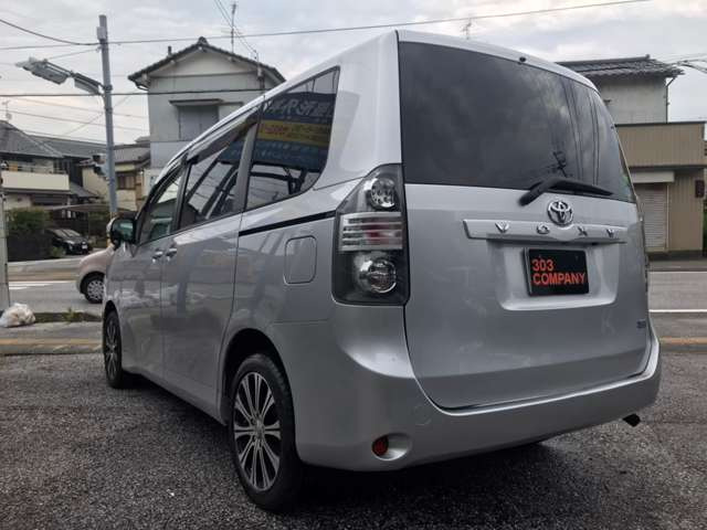 中古車 トヨタ ヴォクシー 2 0 X Lエディション の中古車詳細 75 000km シルバー 高知県 49万円 中古車情報 中古車 検索なら 車選びドットコム 車選び Com