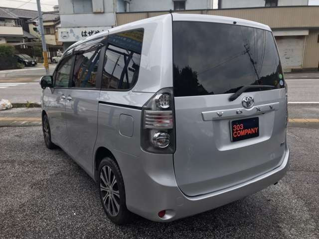 中古車 トヨタ ヴォクシー 2 0 X Lエディション の中古車詳細 75 000km シルバー 高知県 49万円 中古車情報 中古車 検索なら 車選びドットコム 車選び Com