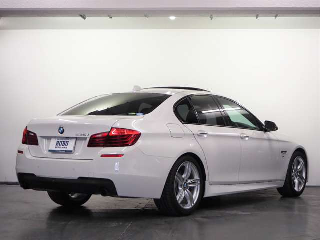 中古車 Bmw 535i Mスポーツ の中古車詳細 41 000km ホワイト 神奈川県 298万円 中古車情報 中古車検索なら 車選びドットコム 車選び Com