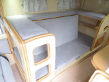 上段ベッドは簡単操作でソファに展開可能!ライフスタイルに合わせたレイアウトでご使用くださ
