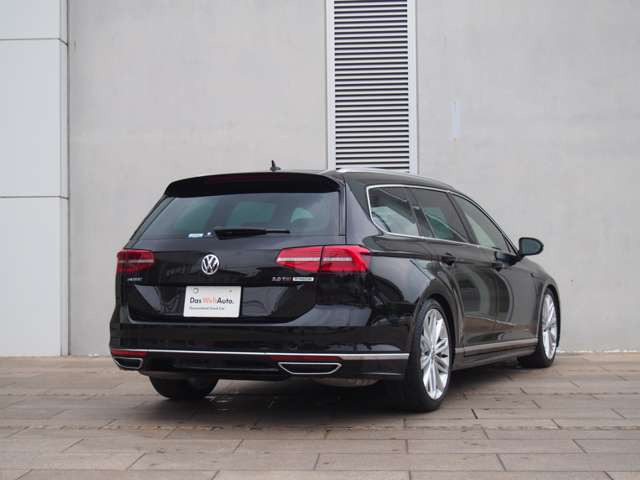 中古車 フォルクスワーゲン パサートヴァリアント 2 0 Tsi Rライン の中古車詳細 30 000km ブラック 広島県 328万円 中古車情報 中古車検索なら 車選びドットコム 車選び Com