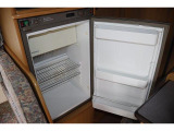 冷蔵庫は3WAYとなります。 ガス、12V、100Vと3パターンでの使用が可能です♪