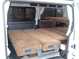 ダイネットはフルフラットにてベッド展開可能となっておりベッド寸法「260×120」大人2