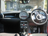 いろんな車を乗ってきましたが、このインパネが一番おしゃれだと思います(^^)/