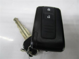 ☆キーフリーシステム☆電子カードキーをバッグやポケットに携帯していれば、ドアの施錠・解錠ができます♪また、キーを差さずにエンジンの始動もできます♪