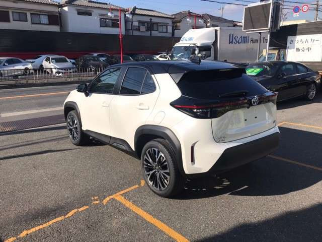 中古車 トヨタ ヤリスクロス 1 5 ハイブリッド Z 新車8型ディスプレイ パノラマバックカメラ の中古車詳細 新車 ホワイトブラック2 大阪府 2万円 中古車情報 中古車検索なら 車選びドットコム 車選び Com