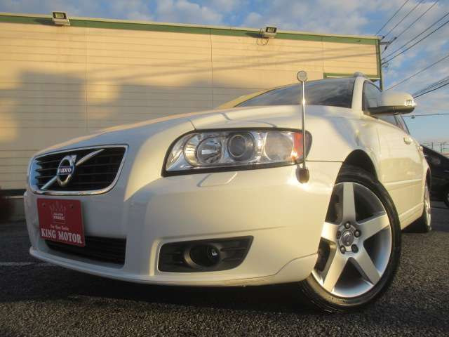 中古車 ボルボ V50 2 5t Se Pシート Sヒーター Hid 純正aw クルコン の中古車詳細 100 000km ホワイト 千葉県 39 8万円 中古車情報 中古車検索なら 車選びドットコム 車選び Com