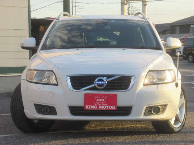中古車 ボルボ V50 2 5t Se Pシート Sヒーター Hid 純正aw クルコン の中古車詳細 100 000km ホワイト 千葉県 39 8万円 中古車情報 中古車検索なら 車選びドットコム 車選び Com