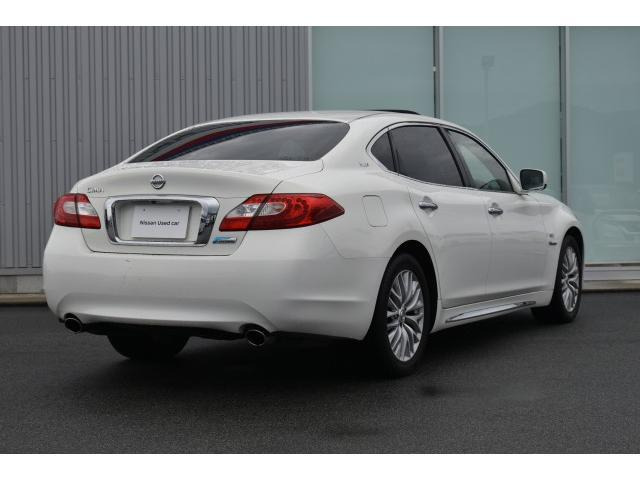 中古車 日産 シーマハイブリッド 3 5 Vip の中古車詳細 38 000km パールホワイト 奈良県 254 8万円 中古車情報 中古車検索なら 車選びドットコム 車選び Com