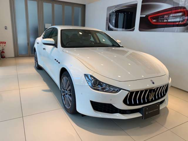 中古車 マセラティ ギブリ 3 0 ディーゼル の中古車詳細 2 000km ホワイト 愛知県 680万円 中古車情報 中古車検索なら 車 選びドットコム 車選び Com