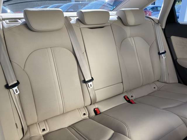 中古車 アウディ A6 2 0 Tfsi クワトロ 4wd の中古車詳細 31 000km シルバーメタリック 千葉県 278万円 中古車情報 中古車検索なら 車選びドットコム 車選び Com