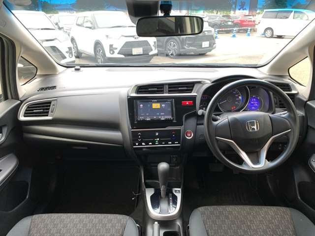 中古車 ホンダ フィット 1 3 13g Fパッケージ 4wd ナビ 衝突軽減 スマートキー 横滑り防止 の中古車詳細 63 000km パールホワイト 富山県 8万円 中古車情報 中古車検索なら 車選びドットコム 車選び Com