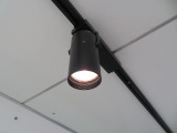 照明はライティングレールを装備していますのでお好みの場所に設置可能です!!