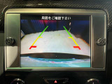 ギヤをリバースに入れると車両後方の映像を映し出し、バック時の後方視界をサポートするリヤビューカメラ!