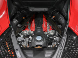 V8 ツインターボエンジンからは780cv、3基のモーターからは220cvを出力し、システム合計出力は1000cvとなります。