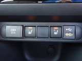 運転席助手席シートヒーター!ボタン1つで、寒い日もエアコンよりも先にシートを電動で温めてくれます!これは嬉しい装備ですね!