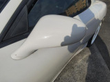 こちらミラーの写真となります。運転時に必ず確認する大切な場所ですが、走行中、外から見ても意外と目立ちます!ぜひ一度ご確認ください。