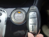 ドアの開閉時にキー操作が不要の便利なスマートキーです!バックやポケットに入れて持っているだけで、ボタン1つでドアを開閉できます!