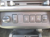 ボタン一つで4WDへの切り替えが可能です!スマートアシストや横滑り防止装置、バックソナーが装備されています。