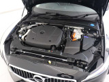 【Recharge Plug-in hybrid T6 AWD】駆動用リチウムイオン・バッテリー容量を拡大し、Pureモード(EV走行モード)における航続距離の大幅な伸長を図りました。