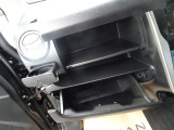◆インストアッパーボックス/グローブボックス◆車内に持ち込んだ小物がきちんと片付く収納が充実。いつでもきれいな車内を保てます!