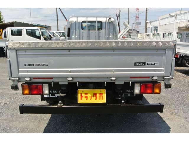 中古車 いすゞ エルフ 標準セミロング全低床 6AT アルミ縞板笠 積載2