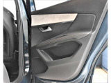 国産車の1.5倍程のドアの重厚感があり、安全性も兼ね備えております。