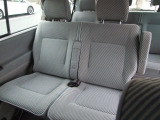 フロントシートは着座位置が高く、大柄な車ですが安心して運転していただけます。