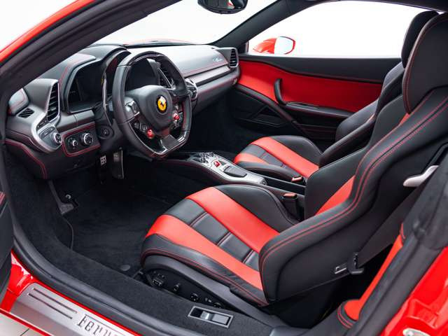中古車 フェラーリ 458イタリア F1 DCT 正規D車カーボンLED赤黒 中古車 フェラーリ 458イタリア F1 DCT 正規D車カーボンLED赤黒