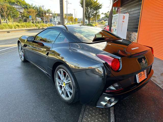 中古車 フェラーリ カリフォルニア F1 DCT 正規D車赤革S電動OP可変 