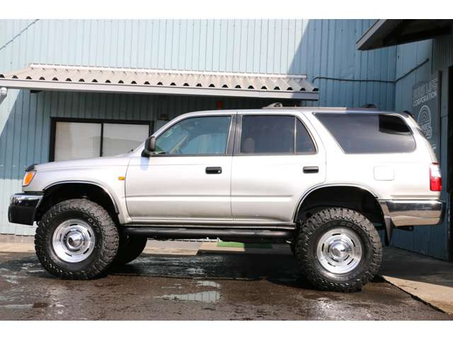 中古車 トヨタ ハイラックスサーフ 2.7 SSR-X 4WD 4RUNNER仕様 新品 