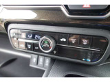 温度設定のみセットして頂ければ、車外気温に合わせて車内の温度を快適に保ってくれるオートエアコン機能付き!