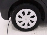 タイヤサイズは175/65R15!納車前の点検時にタイヤ交換させていただきます!スチールホイールに錆があります。