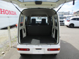 開口部も広く荷物の積み下ろしもしやすいお車となっております。ラゲッジも広く使いやすいです!