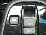 運転席左側手元に電子パーキングのスイッチやブレーキホールドのスイッチ等がついています。