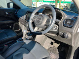 ハンドル裏にはオーディオ操作用のボタンがあり運転中でも安全に操作可能です!