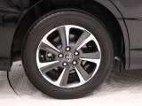 タイヤサイズは205/60R16!純正アルミホイール!現在右リヤタイヤのみ銘柄違いとなっております(7ミリ)他の残り溝は4ミリ程度です!