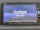 Gathersメモリーナビがついています。CD、DVD、サウンドコンテナ、Bluetoothオーディオ、フルセグが視聴できます。