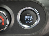 ブレーキを踏みながらスイッチを押すだけで、エンジンがかけられます!キーの差込は不要で、押すと橙色に点灯しますので、分かり易いですね♪