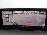360度ビューカメラを搭載。4方の小型カメラの映像を処理し、車両真上からの映像に変換しています。駐車時大いに役に立ちます。